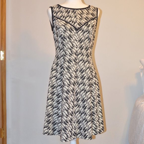 3/$25 Donna Morgan Sleeveless Dress - Picture 6 of 9